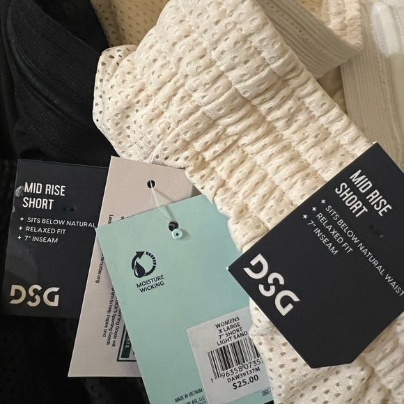 DSG 2 Pairs Women's 7" Shorts Size XL Beige Sand & Black Mesh, Relaxed - Picture 3 of 4